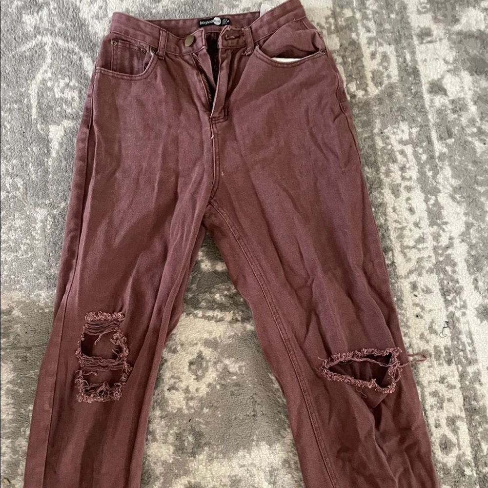 brown mom ripping jeans